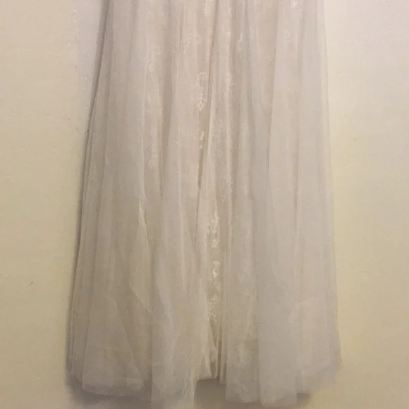 Stunning BCBG Maxazria dress - Picture 4 of 10